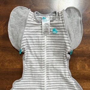 Love to Dream Transition Swaddle Size M 00 for 13-19 lbs 1.0 TOG Grey White